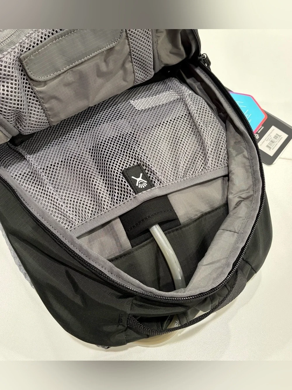 Hydro Flask Down Shift 14 L Hydration Pack 68.oz. Reservoir Black NWT Waterproof